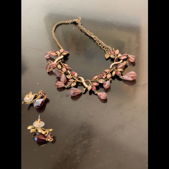 Exquisite Victorian style necklace/earrings with pink and purple crystals - Picture 3 of 9